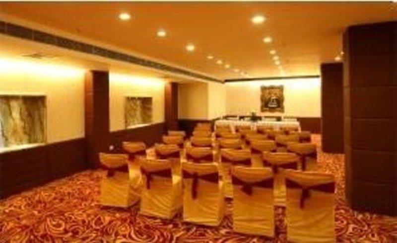 Taurus Sarovar Portico Hotel 4*