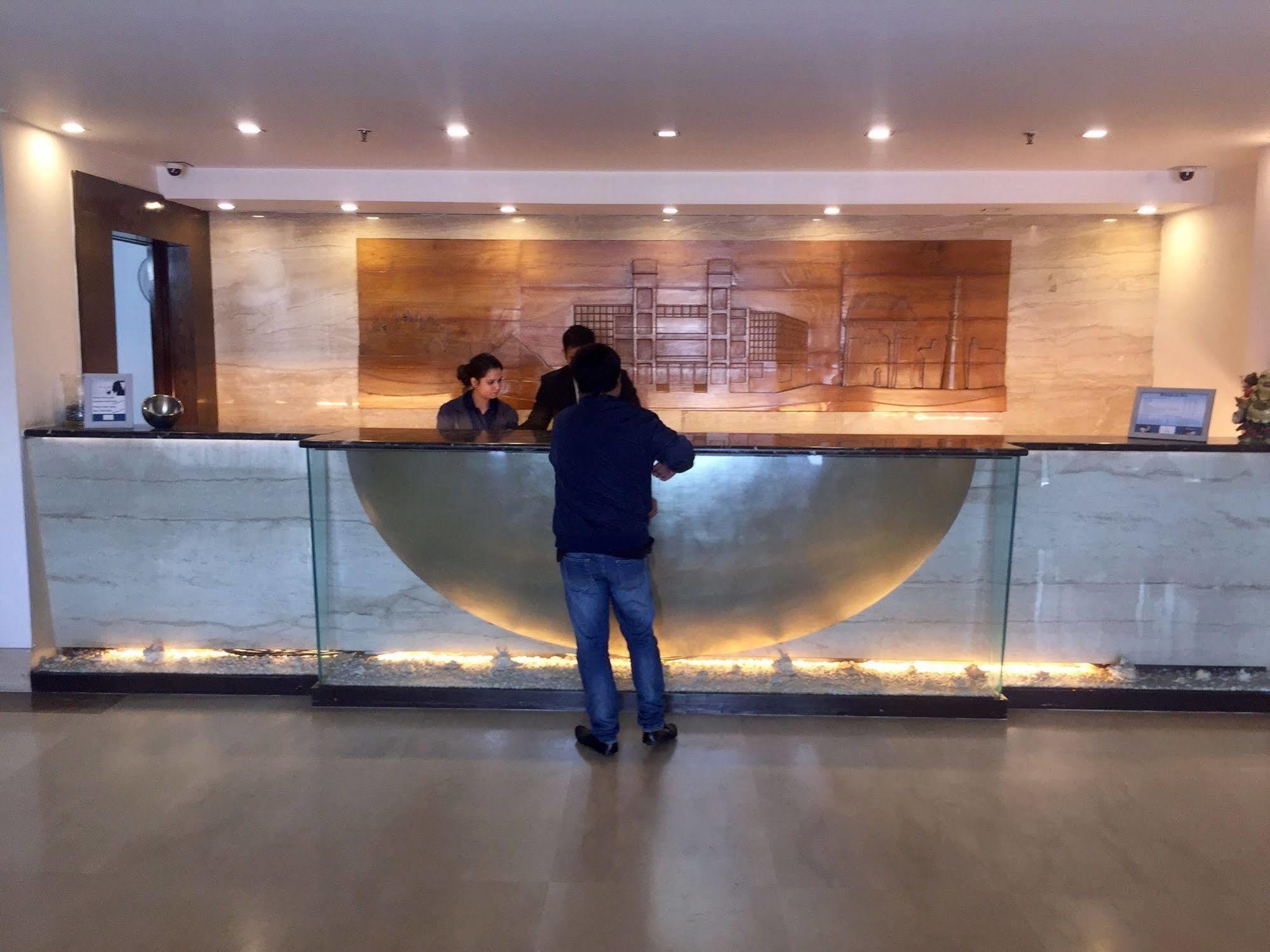 Taurus Sarovar Portico Hotel