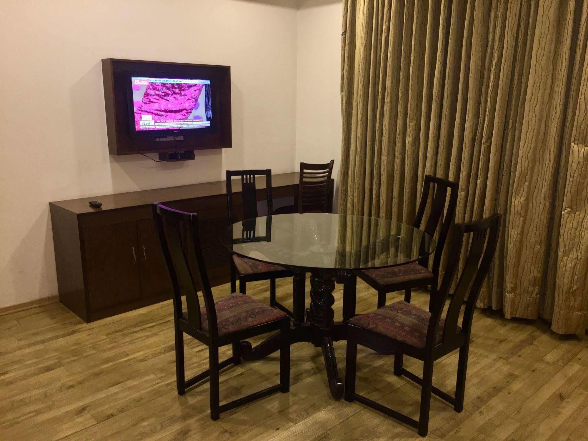 Hotel Taurus Sarovar Portico 4*