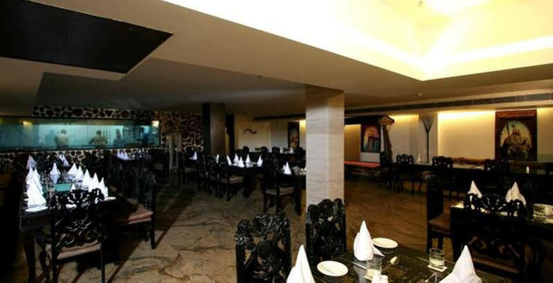 Taurus Sarovar Portico Hotel
